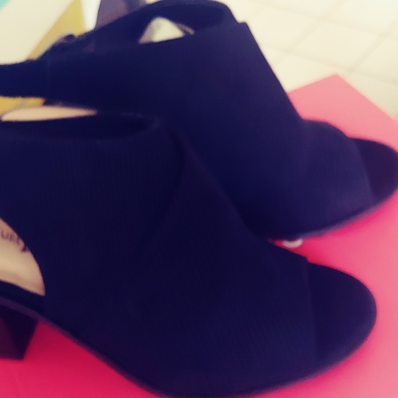 Black Mules w Strap - Picture 2 of 4